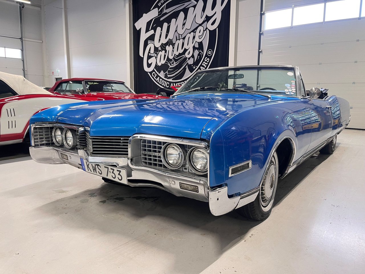 Oldsmobile Ninety-Eight Cab 7...