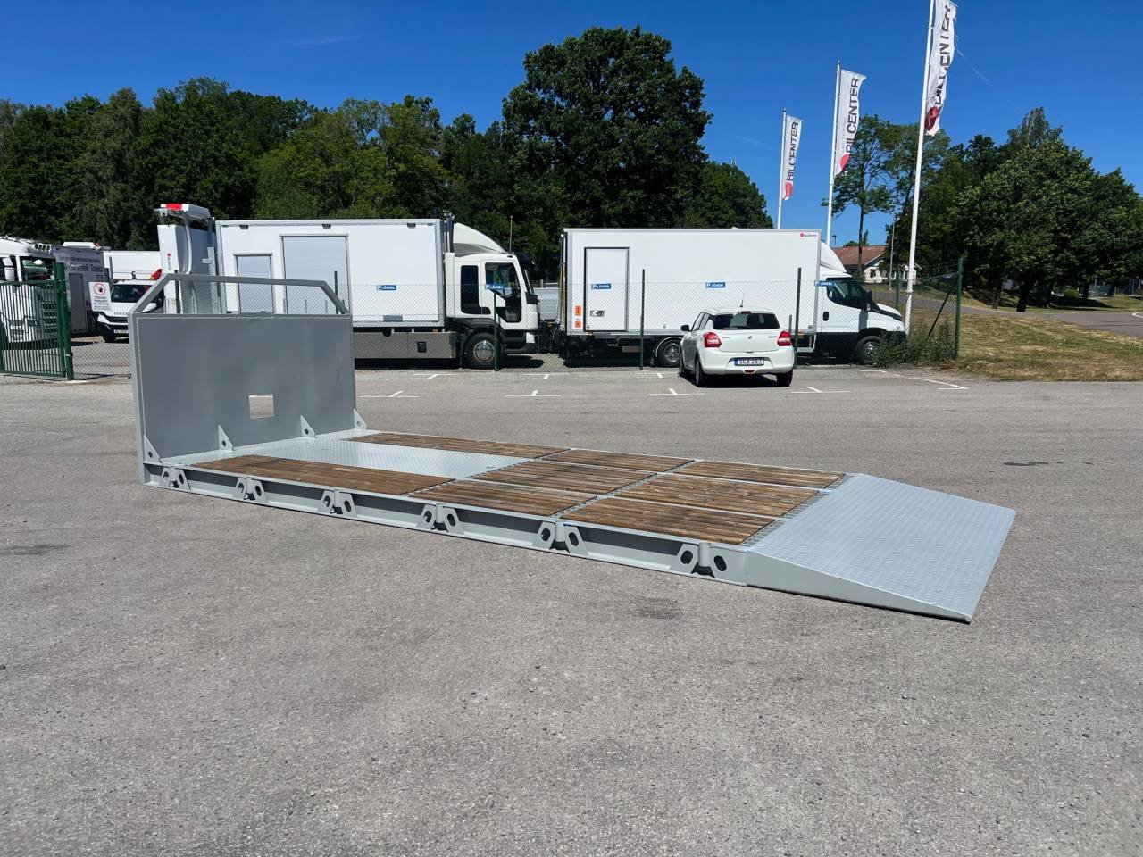 Nya Maskinflak med fast ramp ...