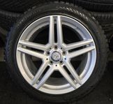 Mercedes-Benz E klass 18 fälgar med NOKIAN HAKKA dubbdäck