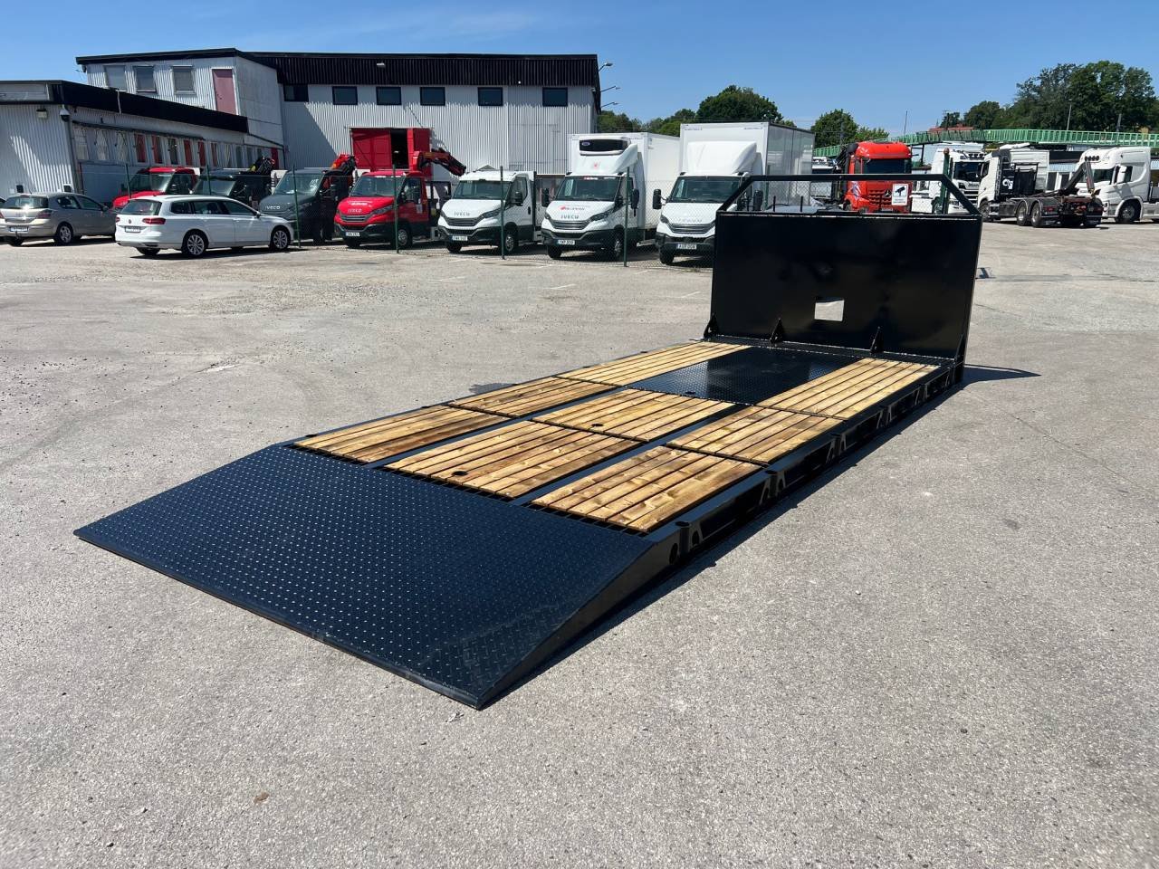 Nya Maskinflak med fast ramp ...