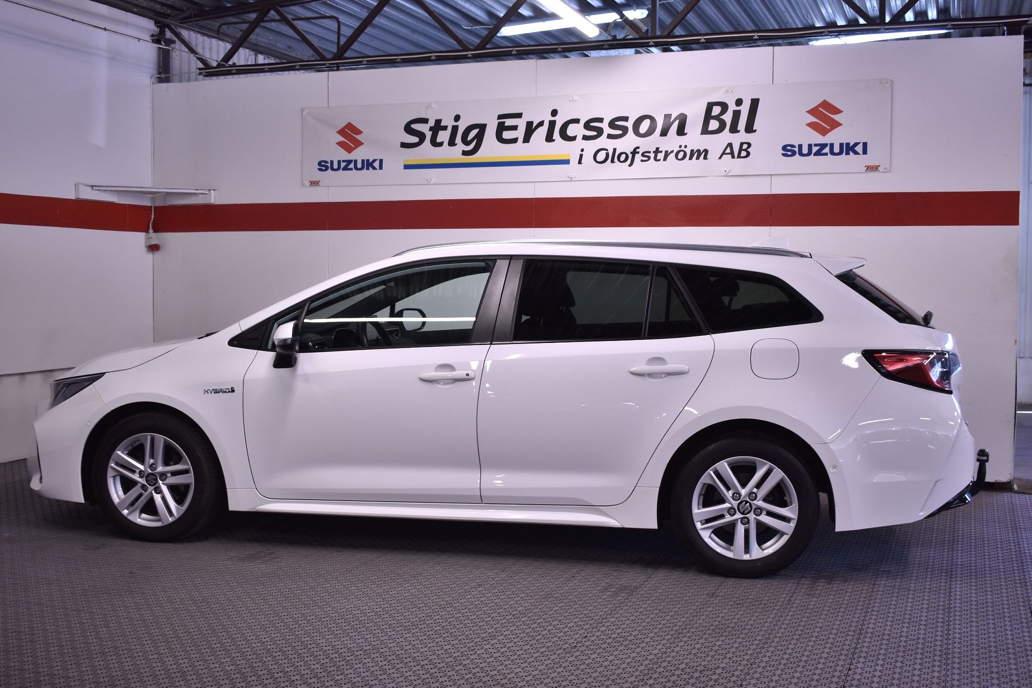 Suzuki Swace Hybrid e-CVT, 122hk, 2022