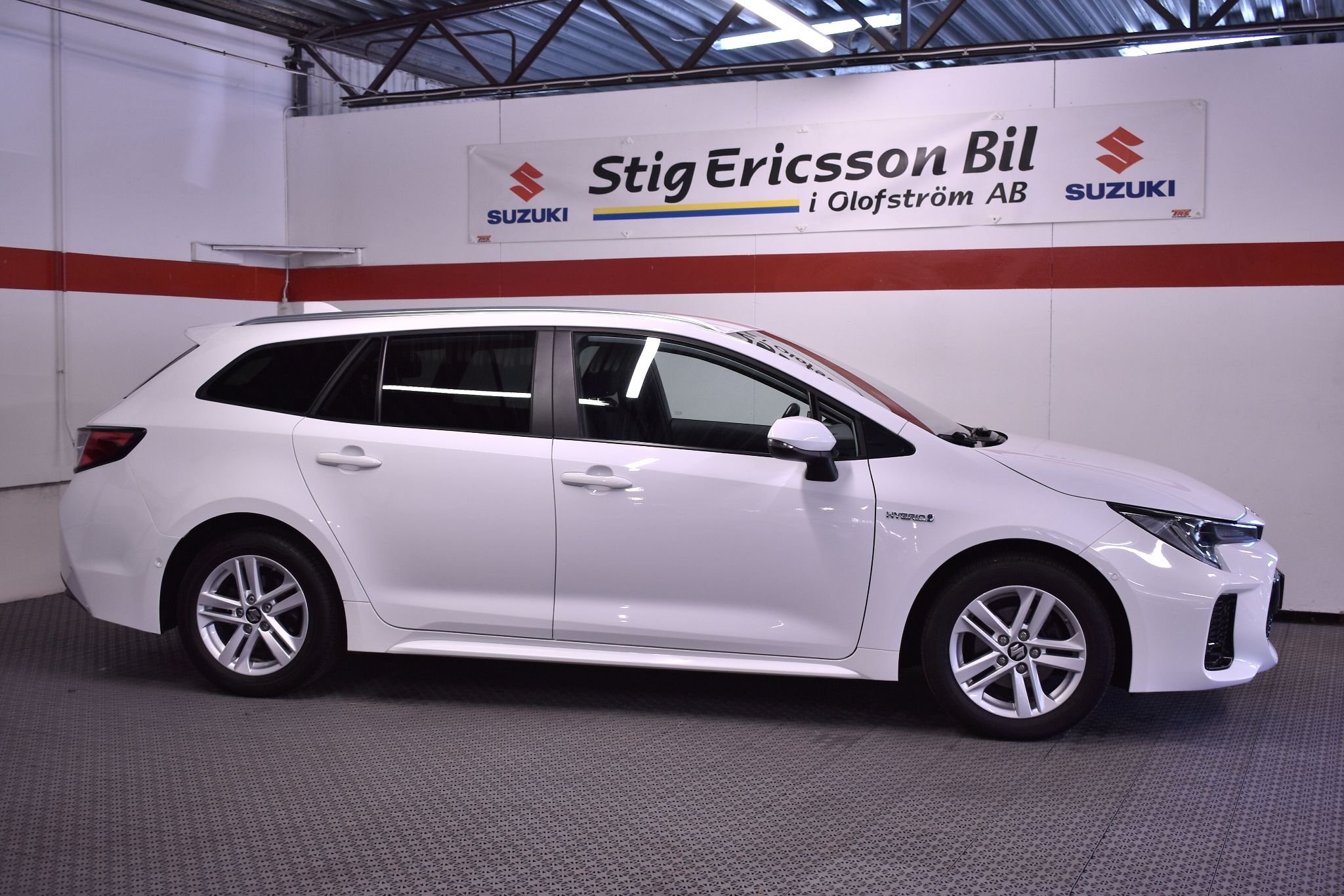 Suzuki Swace Hybrid e-CVT, 122hk, 2022