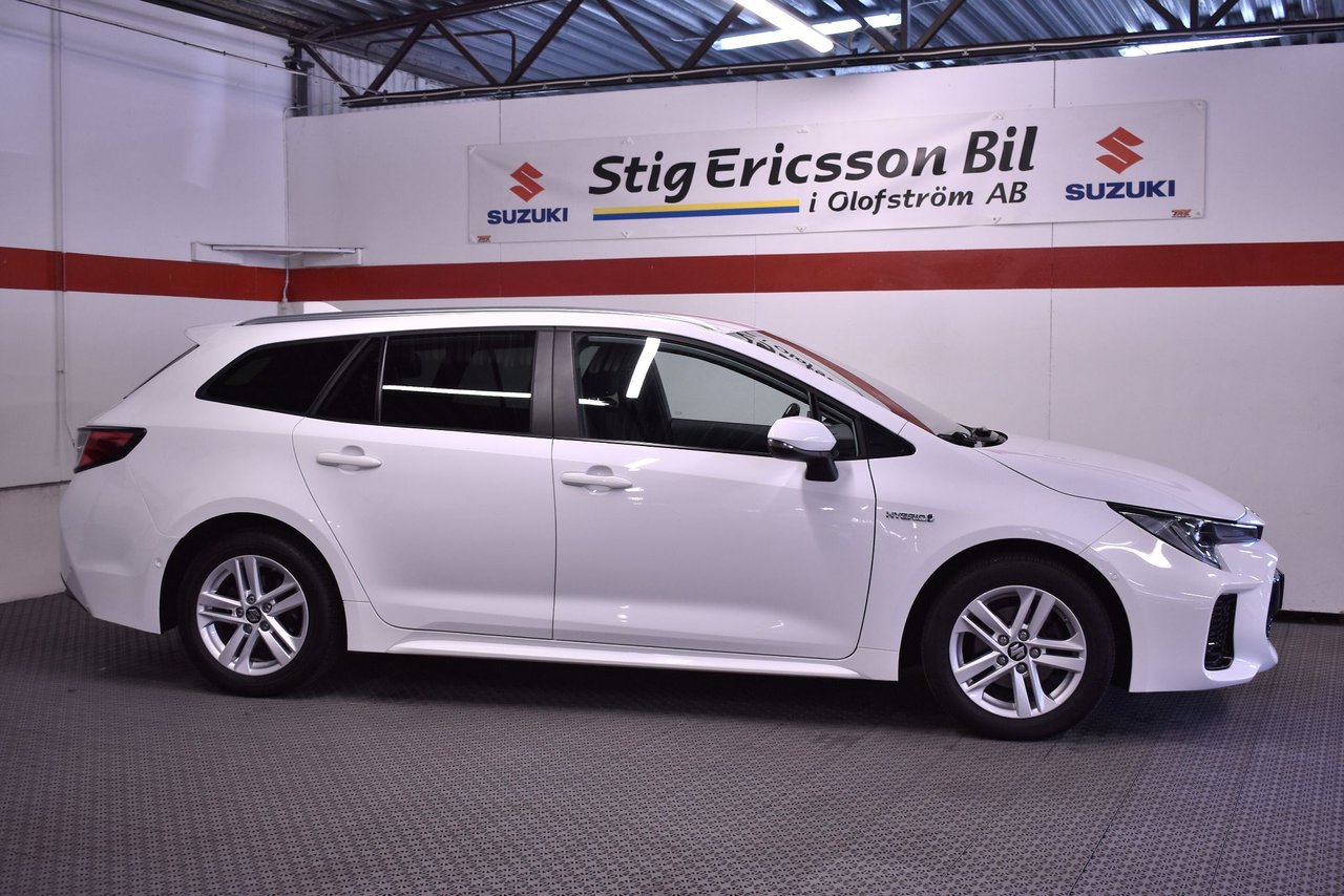 Suzuki Swace Hybrid e-CVT, 122hk, 2022