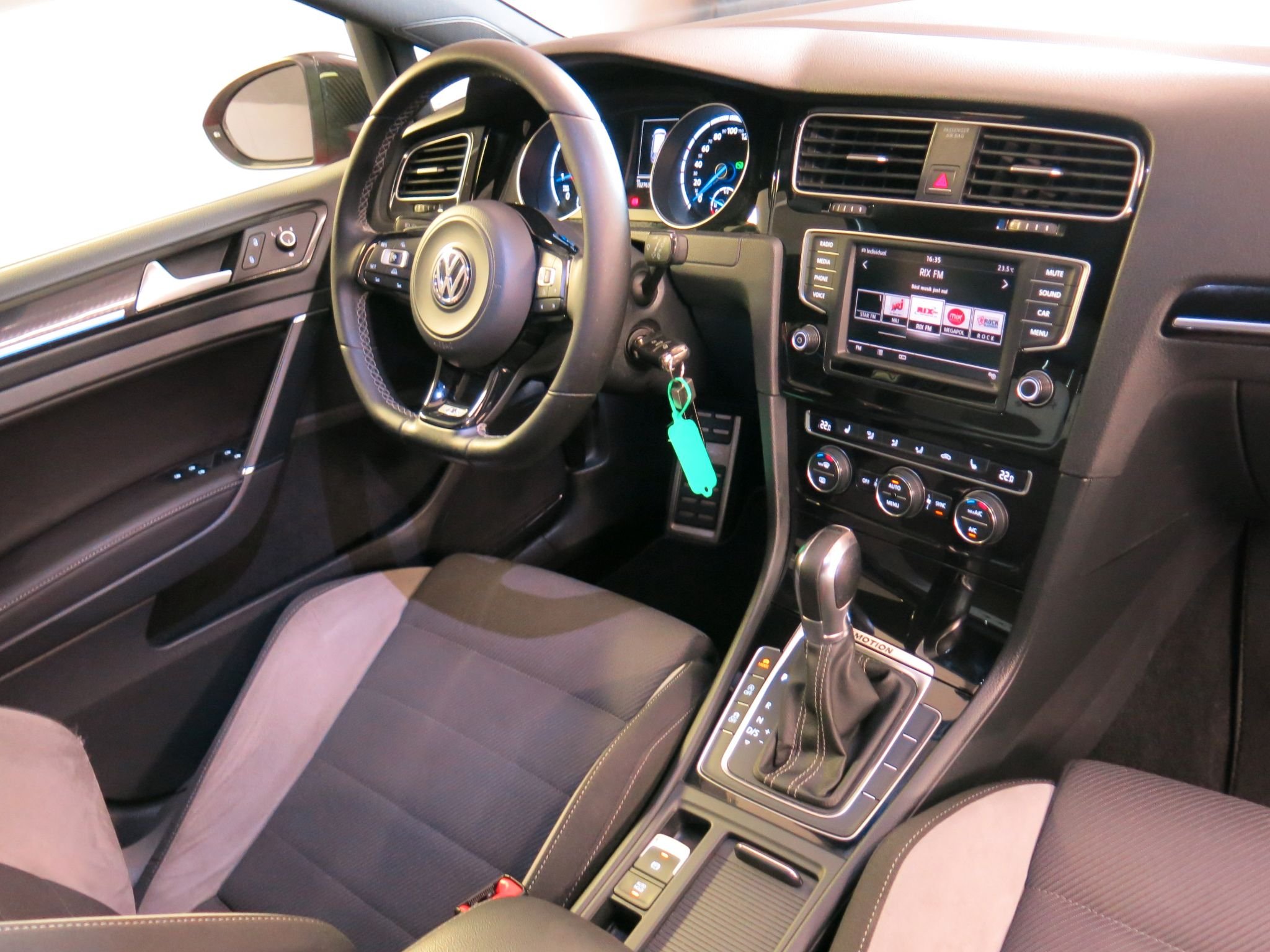 Volkswagen Golf Sportscombi  R 2.0 TSI BMT 4Motion DSG Sekventiell, 300hk, 2016