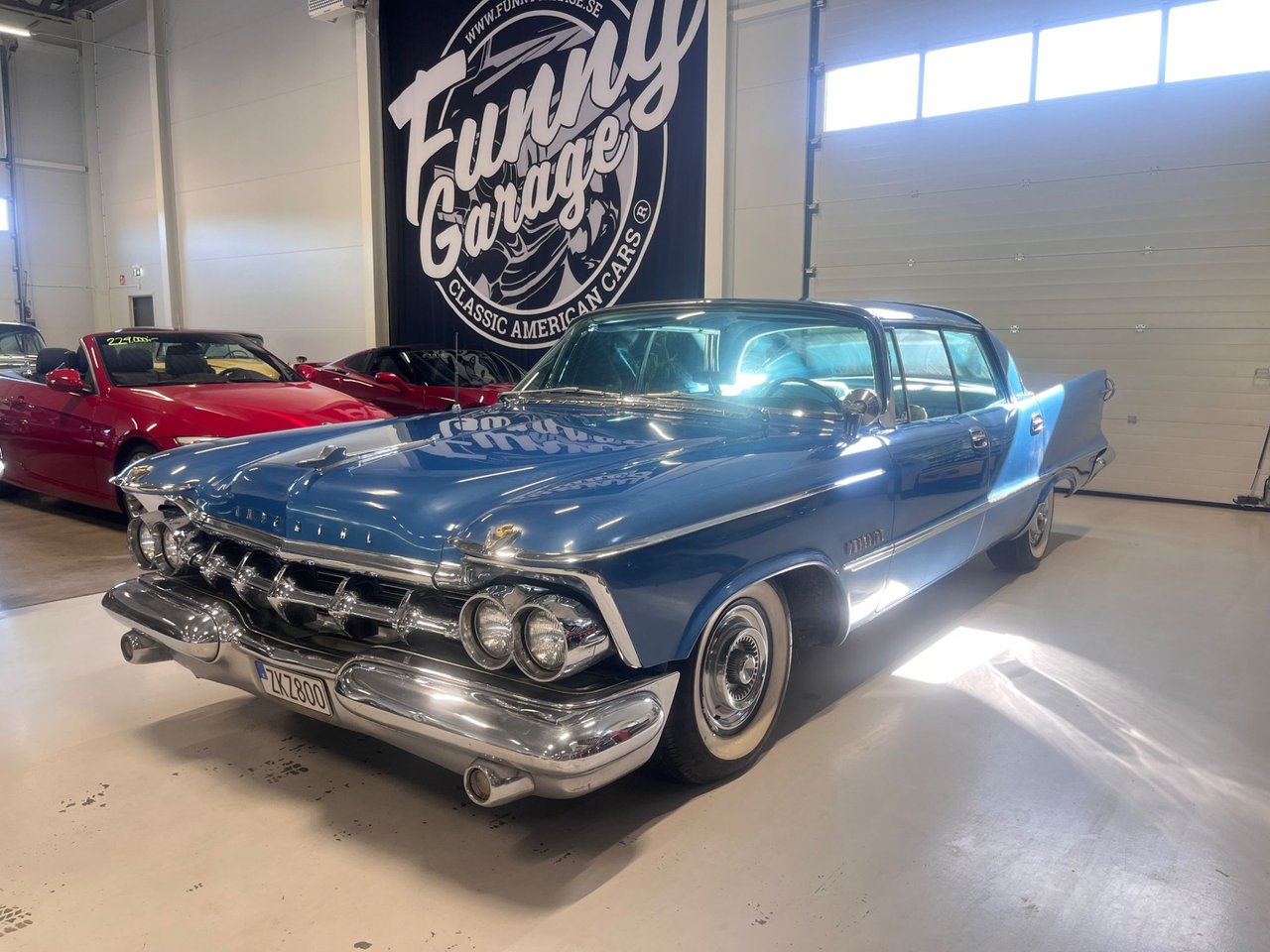 Chrysler Imperial Crown Sedan...