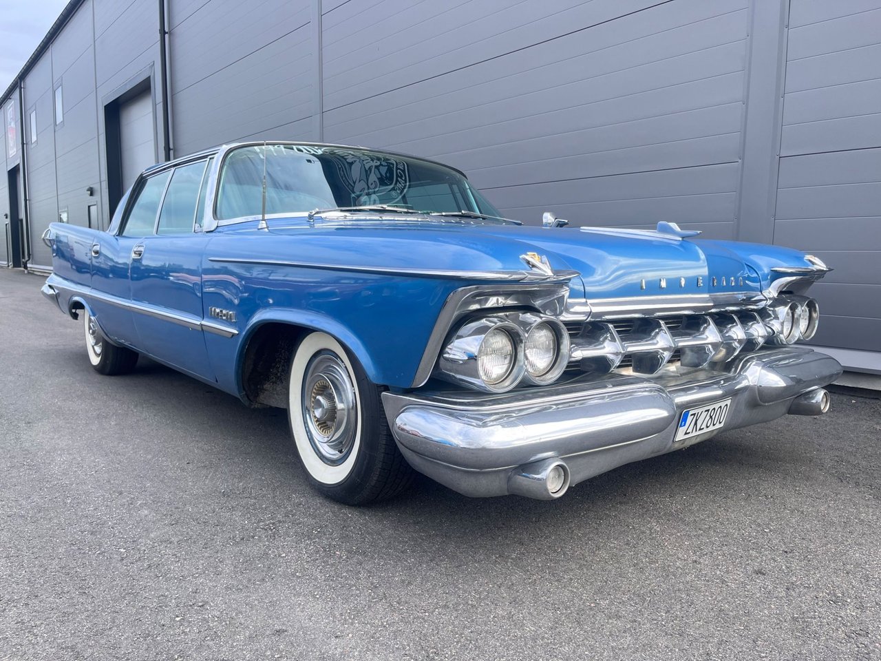 Chrysler Imperial Crown Sedan...