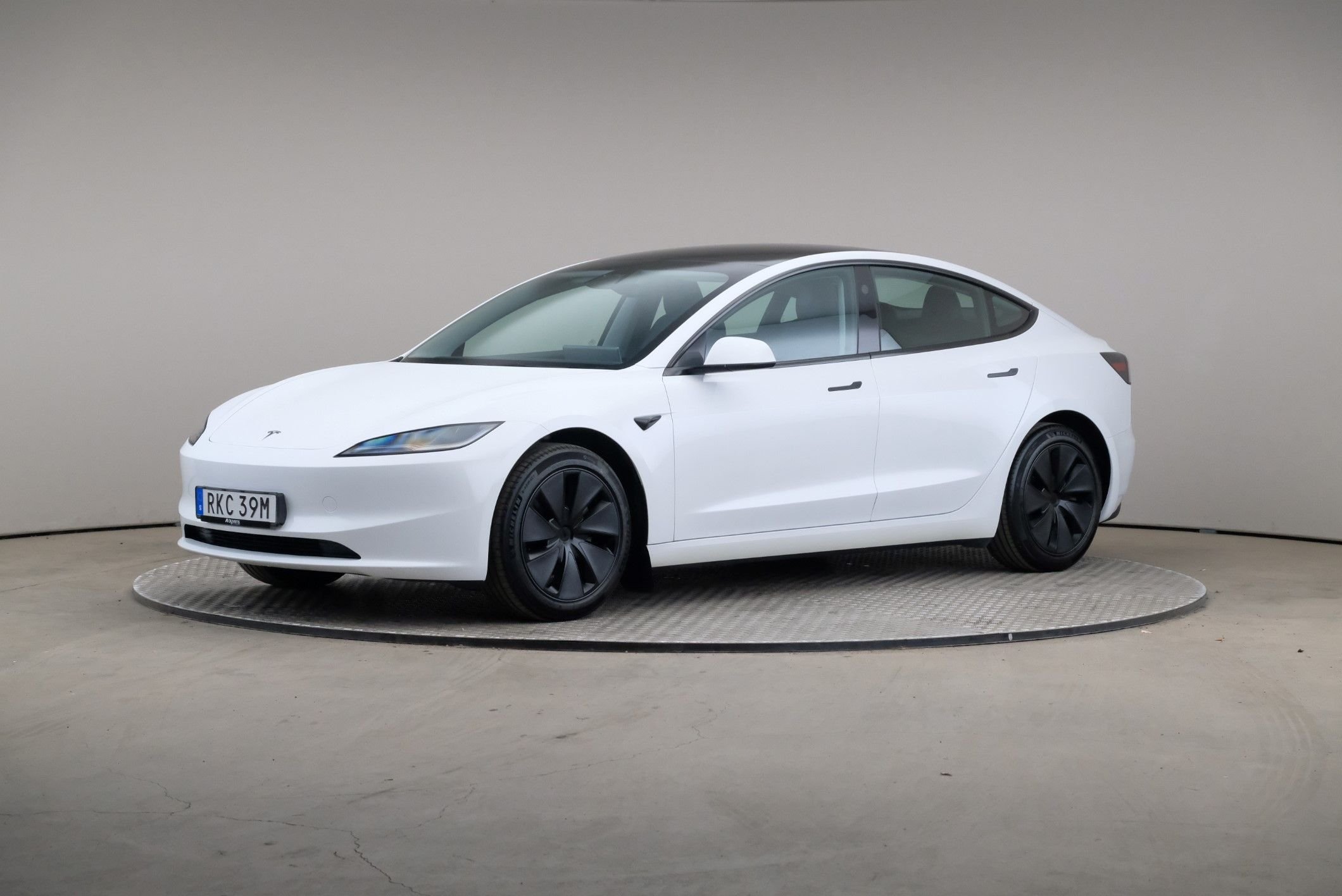 Tesla Model 3 Standard Range, 2024