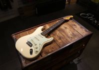 Begagnad Fender Stratocaser Vintera 60´s Modified från 2022
