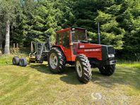 Traktor Volvo BM 805-4 med skogsvagn och kran
