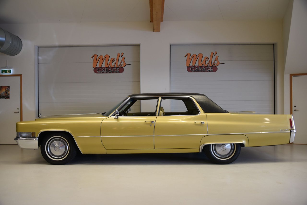 Cadillac De Ville Sedan V8 47...