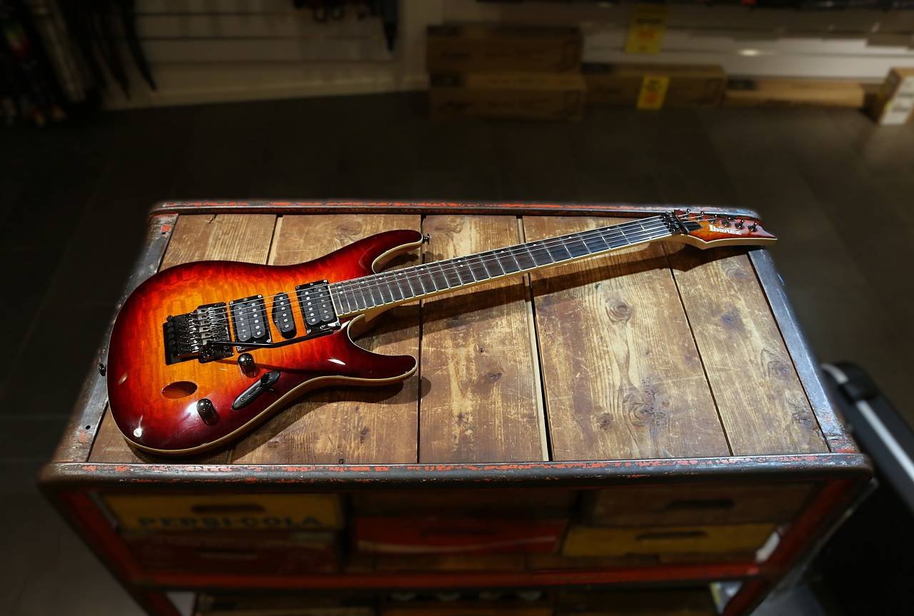 Begagnad fin Ibanez S5670SK-S...