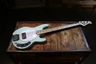 Begagnad MusicMan Sterling Stingray Sub series i Mint Green.