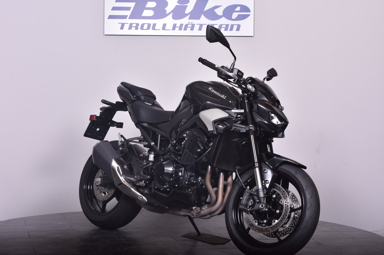 Kawasaki Z900  Låga mil fint ...