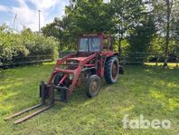 Massey Ferguson 135 traktor med frontlastare (98775)