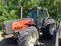 Valtra/Valmet 8400 med fästjärn