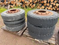 6 st entreprenaddäck på fälg(rep.objekt)