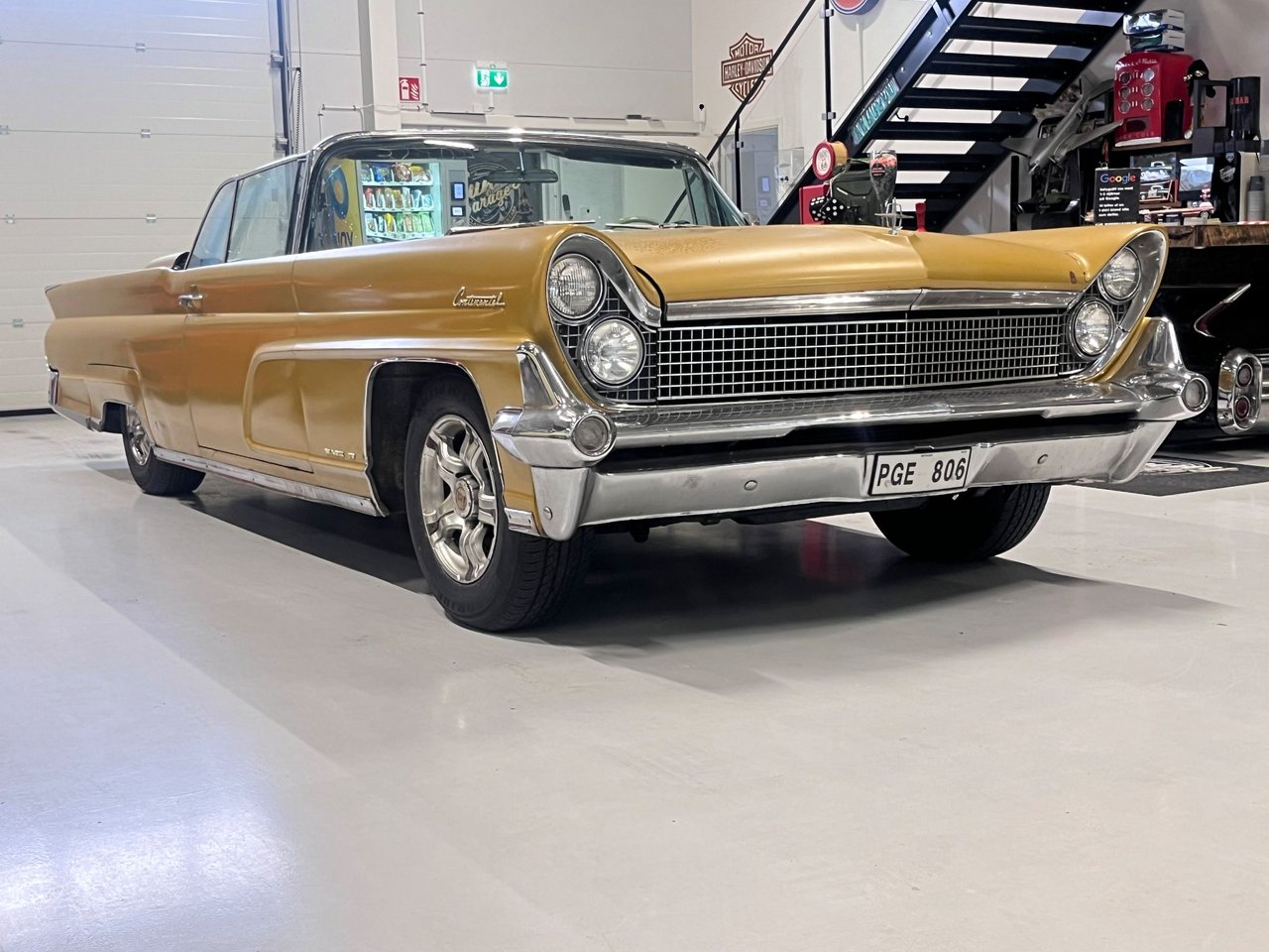 Lincoln Continental Mark IV C...