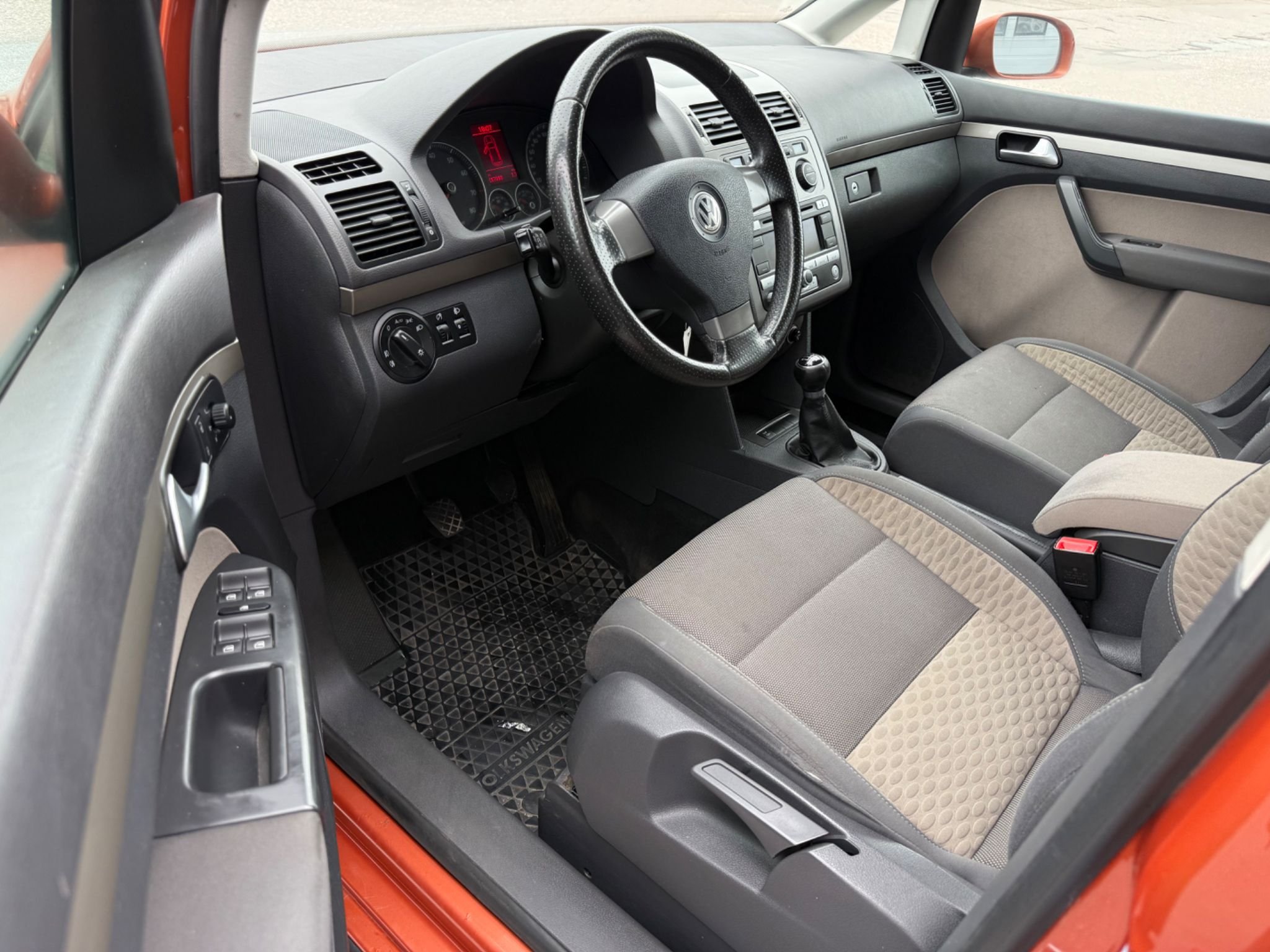 Volkswagen CrossTouran 7-seater 1.4 TSI Manual, 140hp, 2008