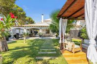 Exklusiv villa i Punta Prima - 5 sviter och miljonpotential 