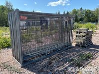 Byggstaket med fötter