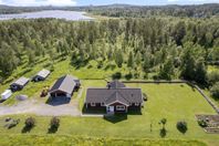 Suverän villa med maxad tomt i lantligt läge