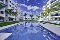 Nybyggd lägenhet med 80 m2 terrass i sydväst, i Fuengirola