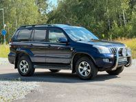 Toyota Land Cruiser 3.0D-4D executive/8sits/sollucka 2ägare