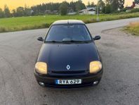 Renault Clio 5-dörrars Halvkombi 1.4/Automatisk/