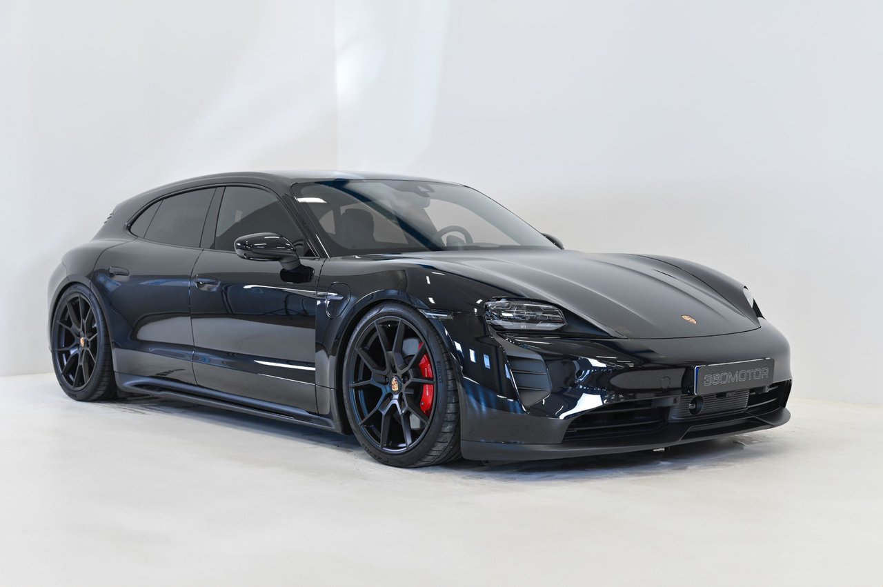 Porsche Taycan GTS Sport Turi...