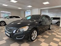 Volvo V60 T4 Automat Summum 180 Hk Navi Drag m/k värmare