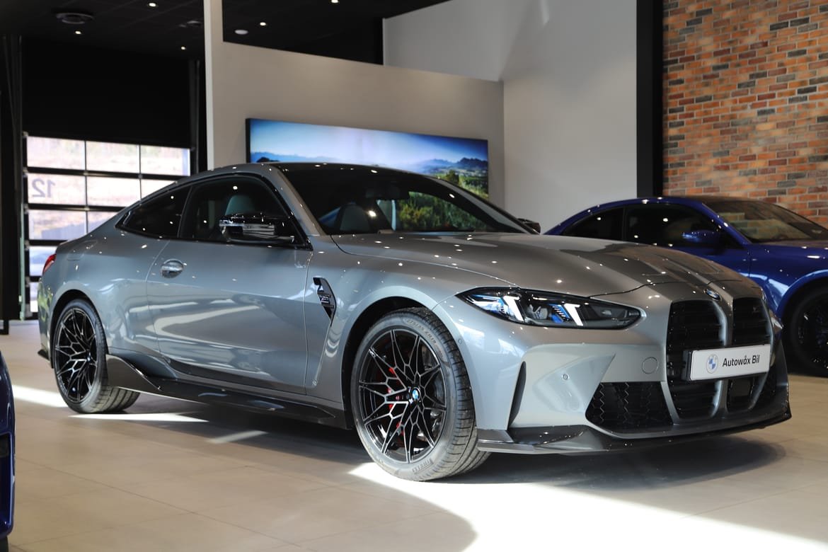 BMW M4 M Performance / Busine...