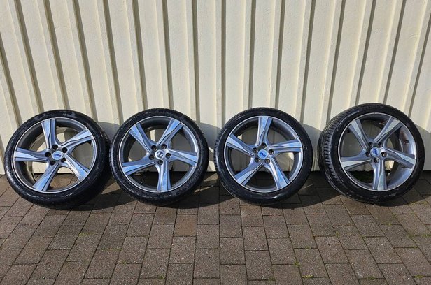 [C+] Volvo Orginal 18 Tum Ocean Storm Fälgar Sommar V60/S60 säljes i ...