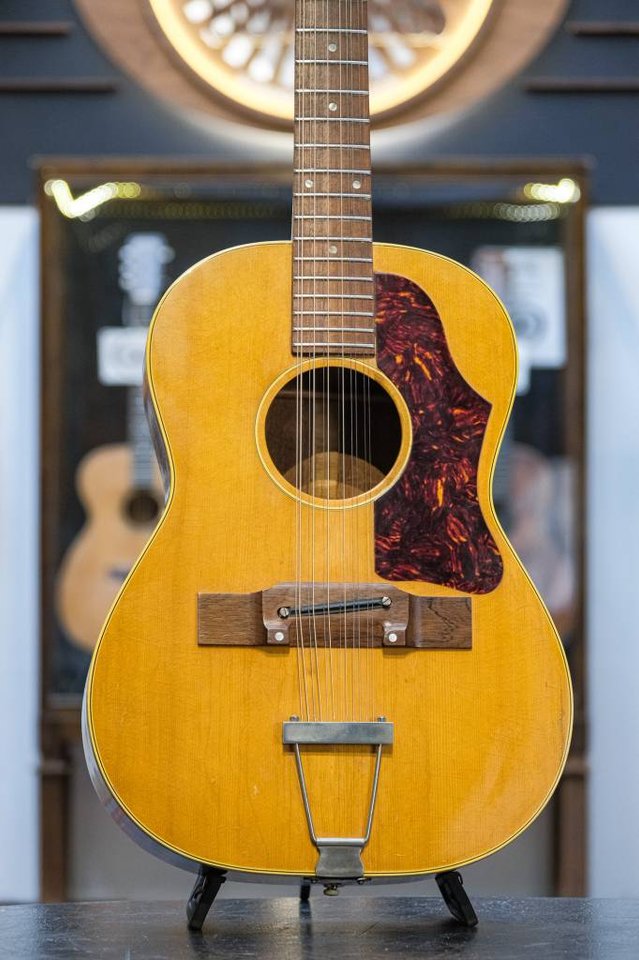 1966 Gibson B-25-12N natural
