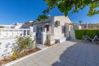 Radhus med soligt läge i populära Torretas, Torrevieja