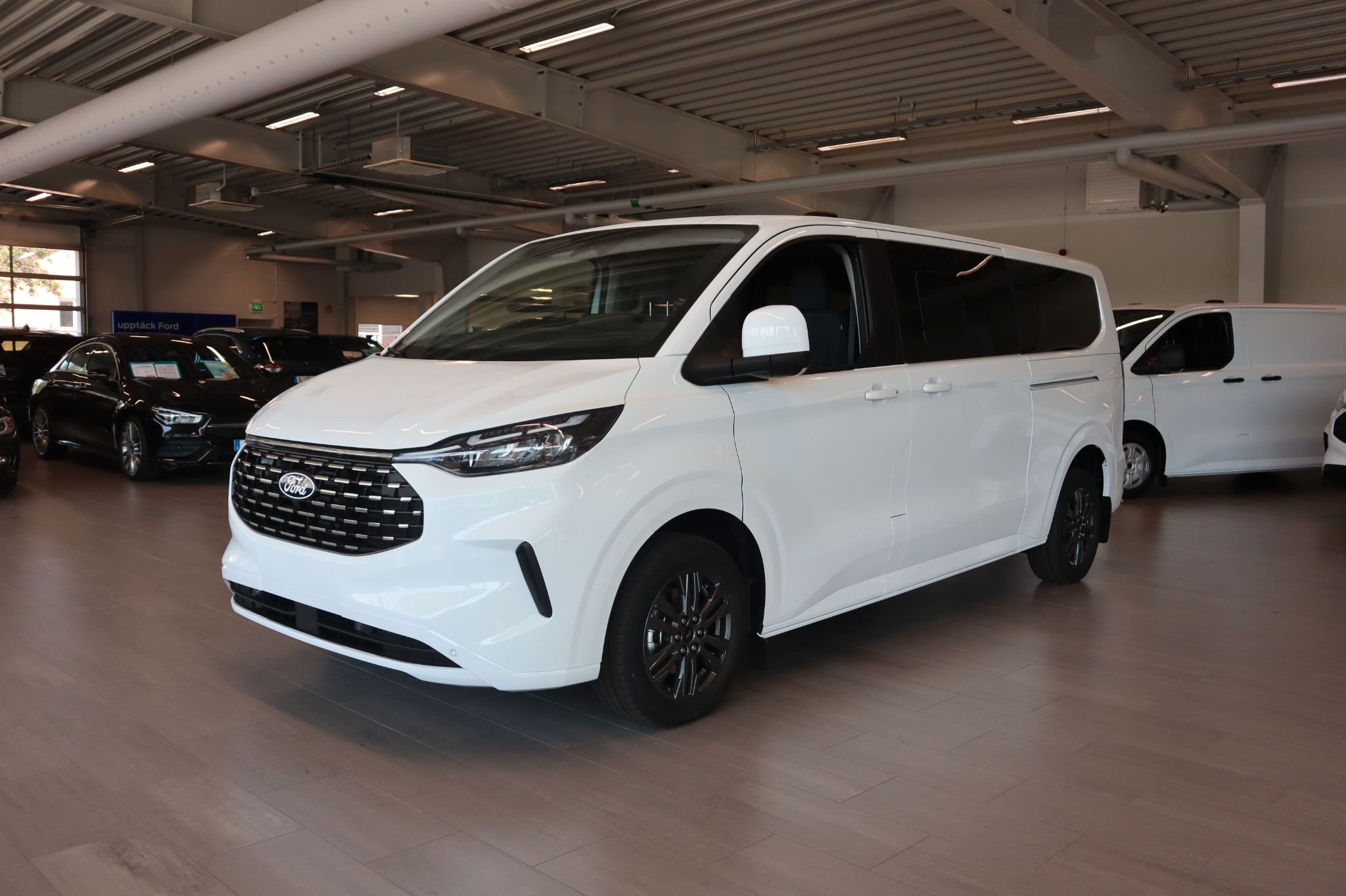 Ford Tourneo Custom 320 2.0 EcoBlue SelectShift, 170hp, 2025