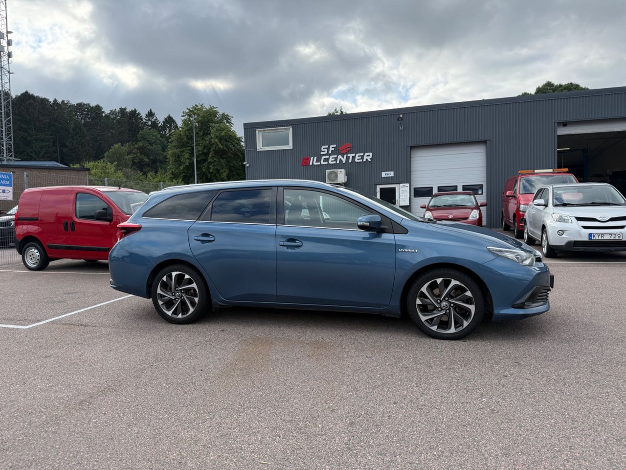 Toyota Auris Touring Sports Hybrid e-CVT, 136hk, 2016