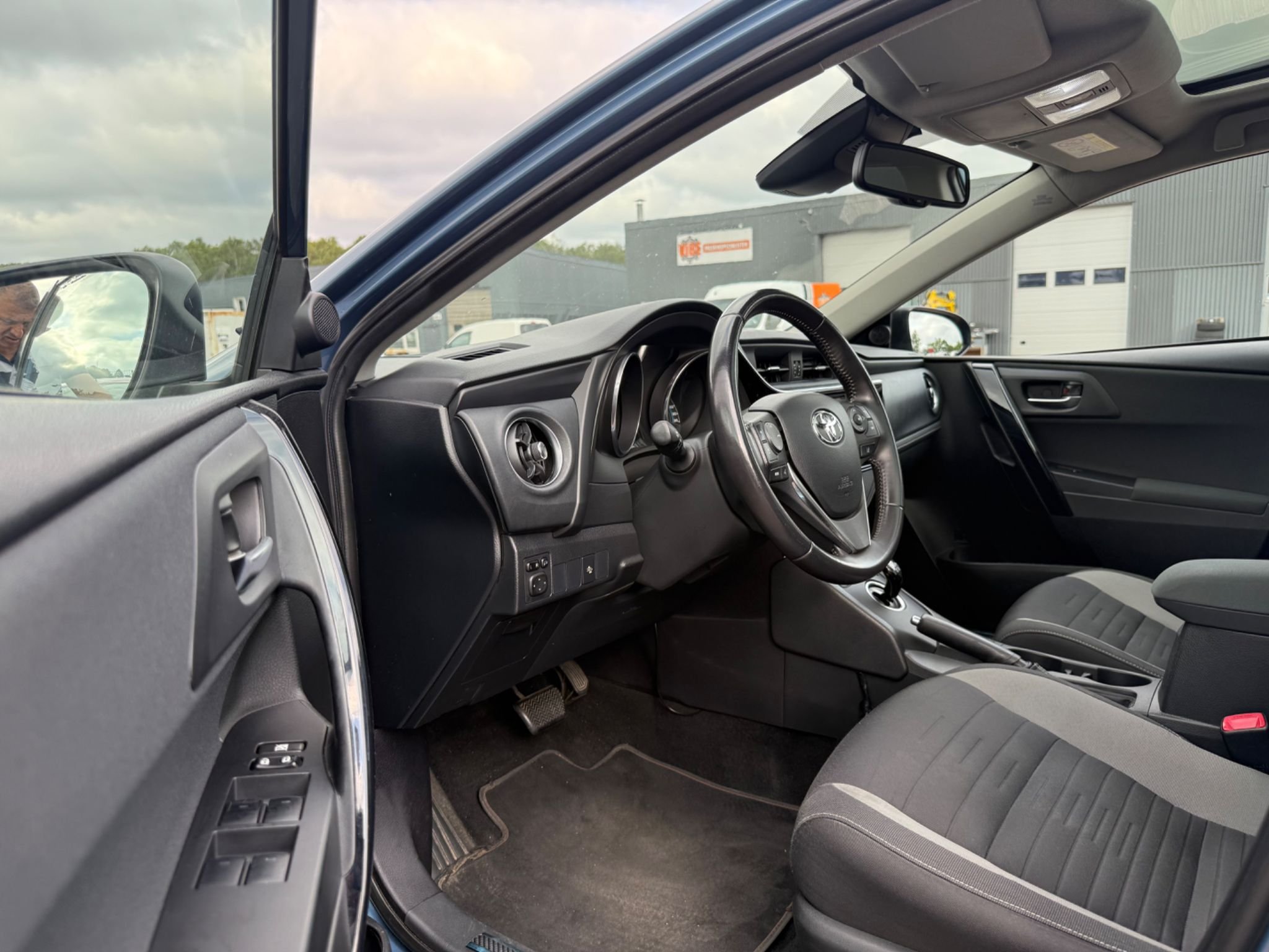 Toyota Auris Touring Sports Hybrid e-CVT, 136hk, 2016