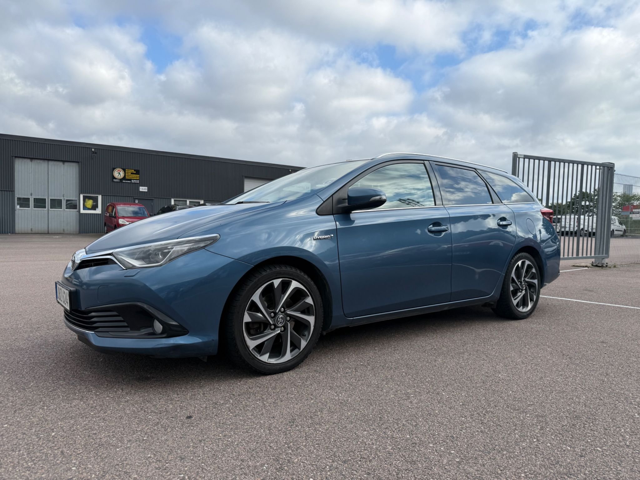 Toyota Auris Touring Sports Hybrid e-CVT, 136hk, 2016