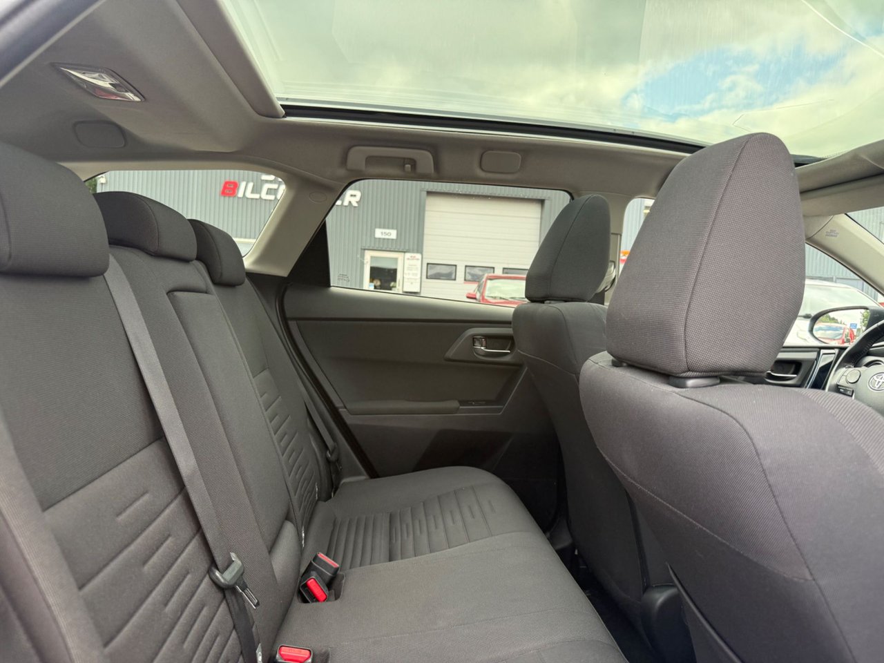 Toyota Auris Touring Sports Hybrid e-CVT, 136hk, 2016