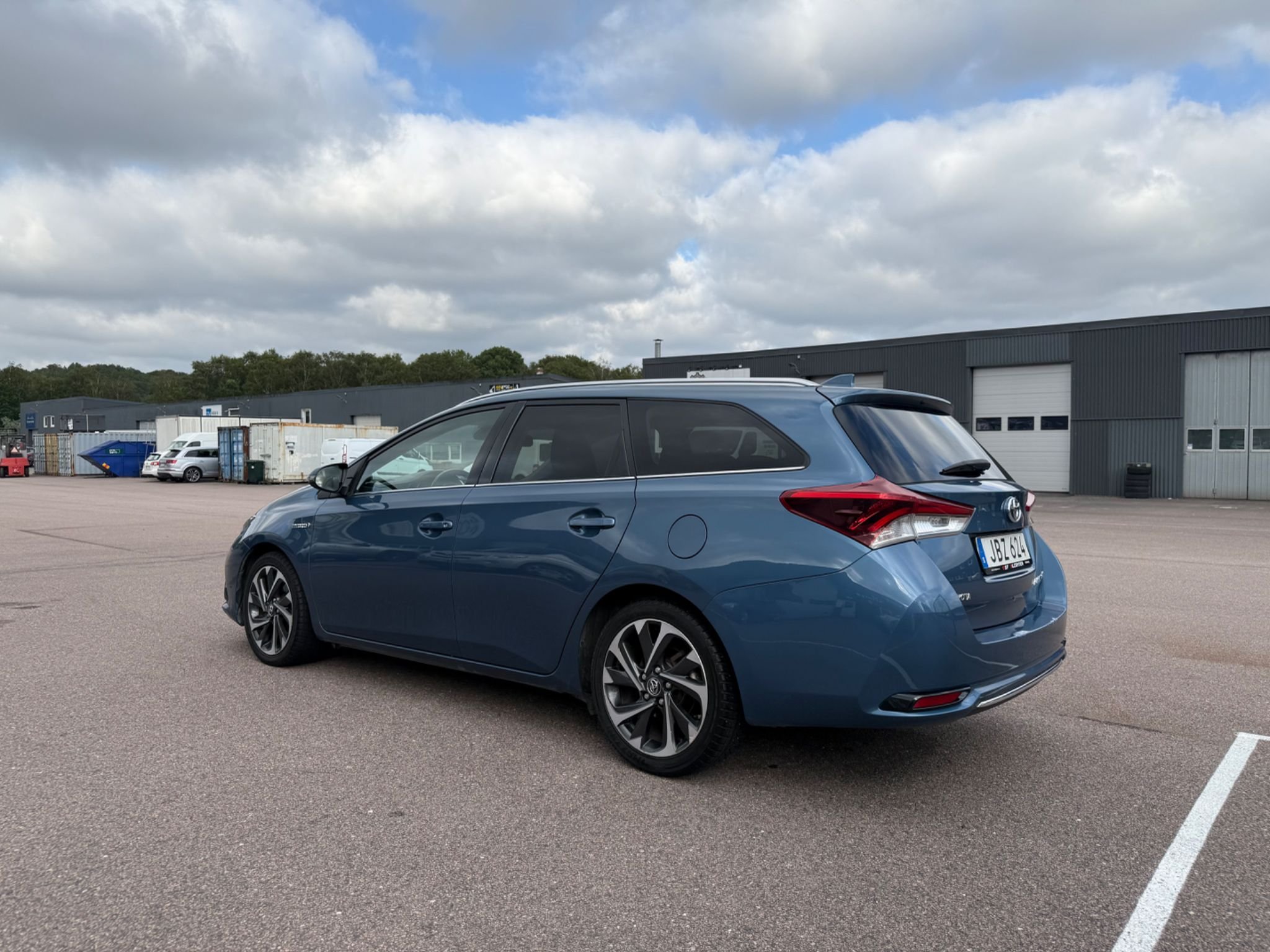 Toyota Auris Touring Sports Hybrid e-CVT, 136hk, 2016