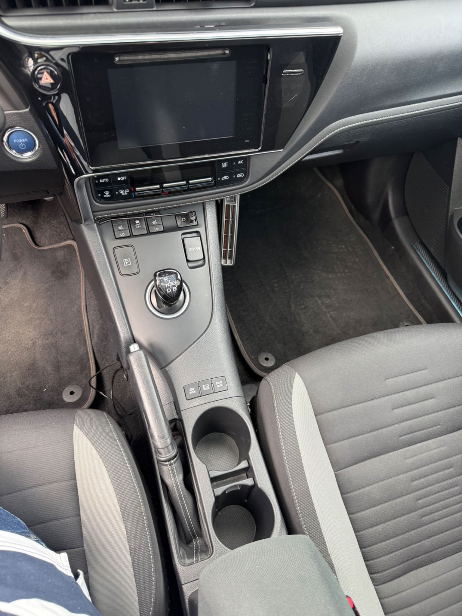 Toyota Auris Touring Sports Hybrid e-CVT, 136hk, 2016