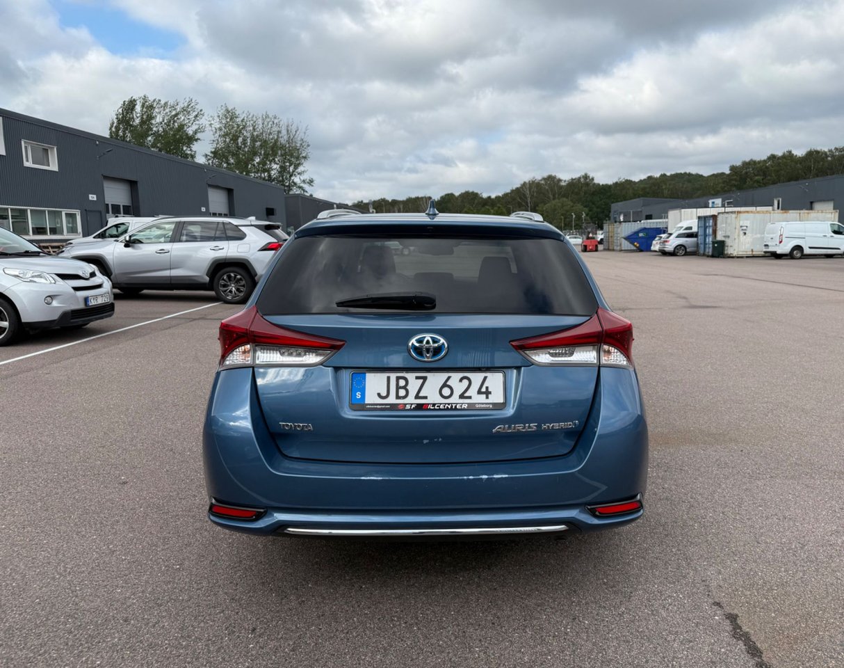 Toyota Auris Touring Sports Hybrid e-CVT, 136hk, 2016