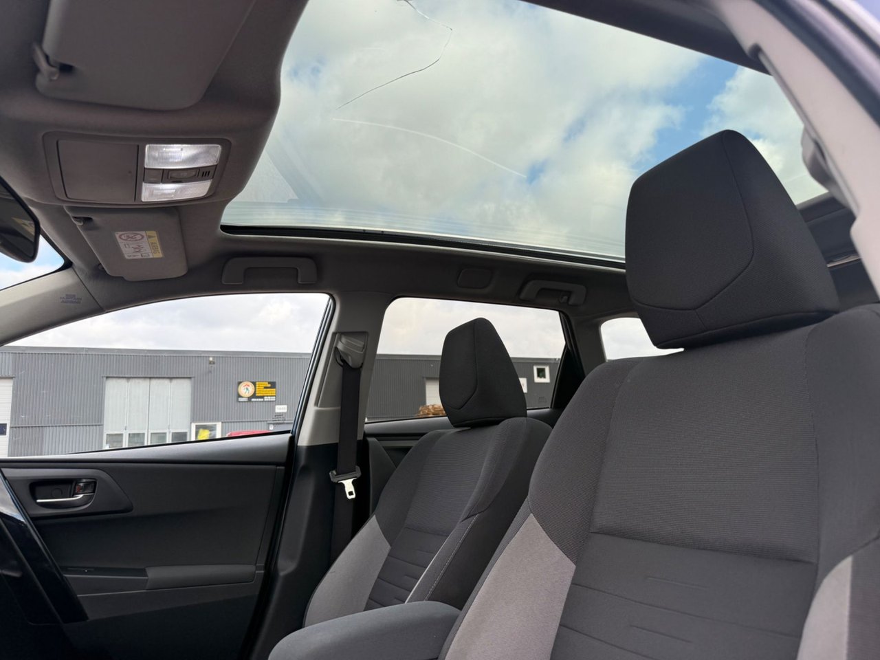 Toyota Auris Touring Sports Hybrid e-CVT, 136hk, 2016