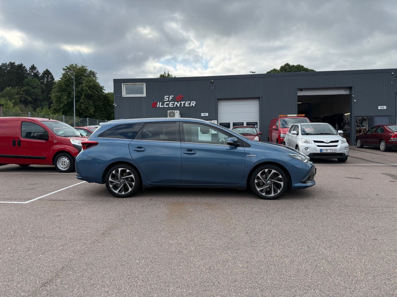 Toyota Auris Touring Sports Hybrid e-CVT, 136hk, 2016