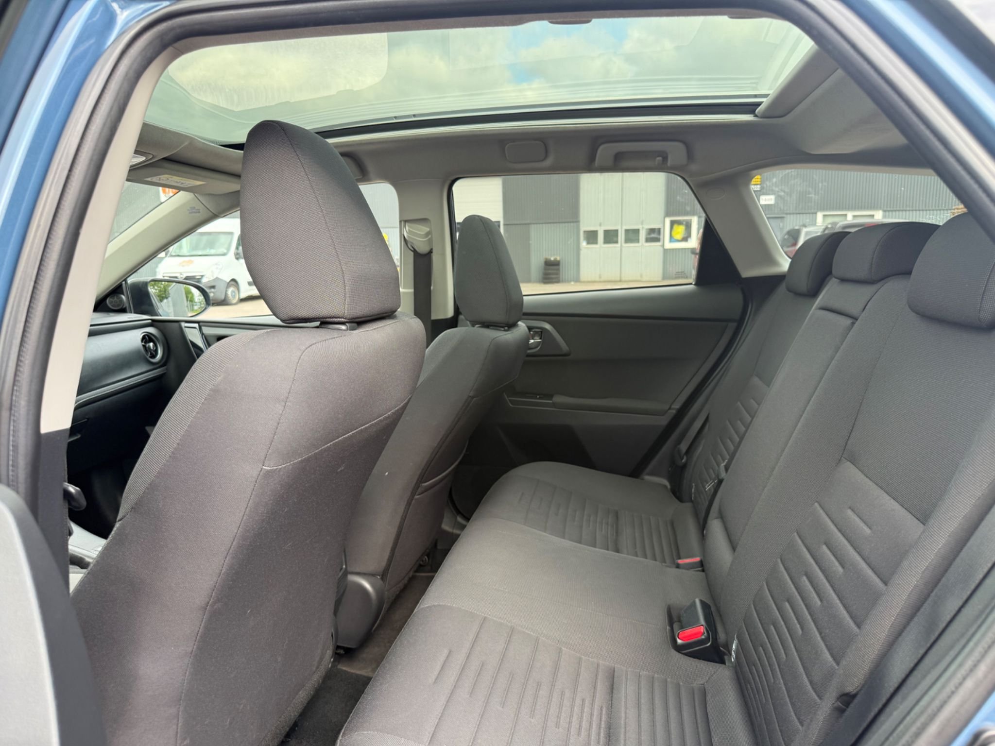 Toyota Auris Touring Sports Hybrid e-CVT, 136hk, 2016