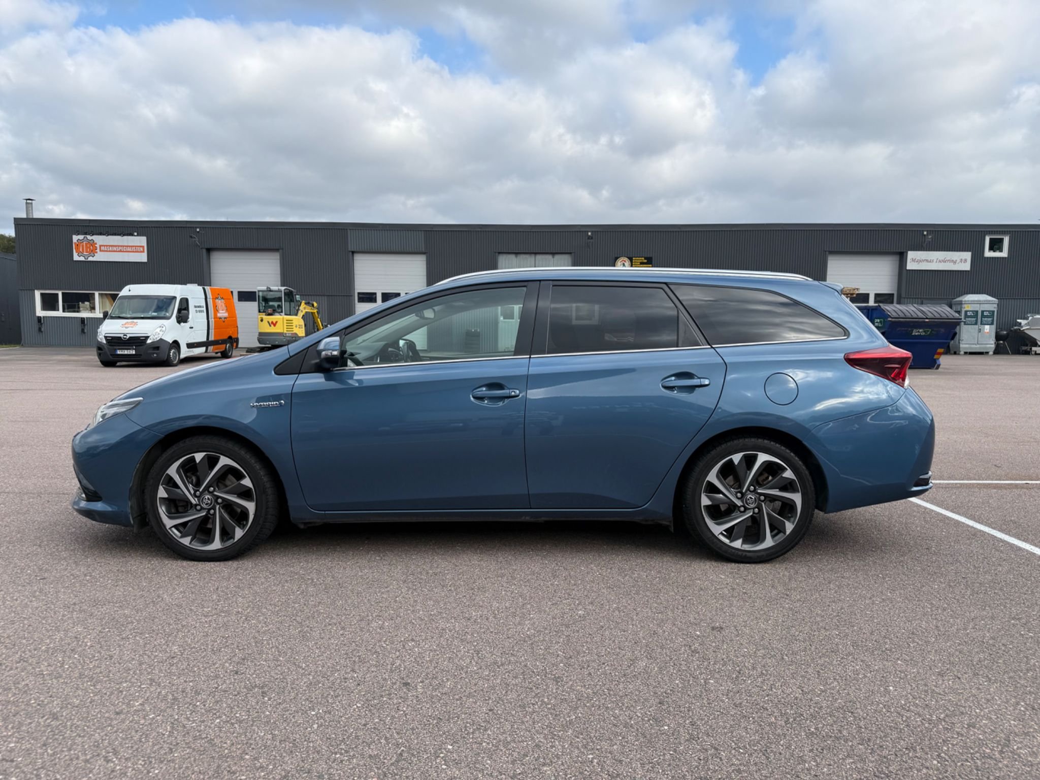 Toyota Auris Touring Sports Hybrid e-CVT, 136hk, 2016