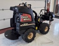 Ditch Witch R300 med Vibroplog och kedjegrävare