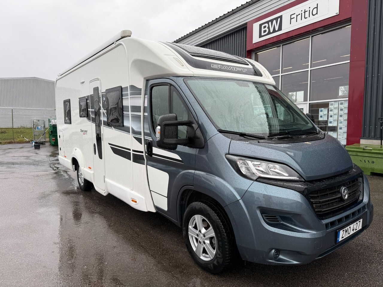 Swift 694 - B-kort - Queenbed...