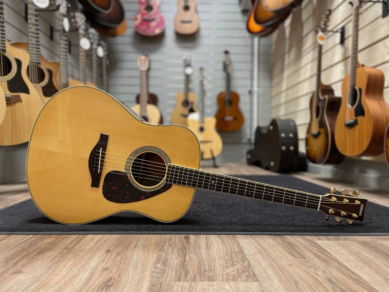 Yamaha LL6 ARE