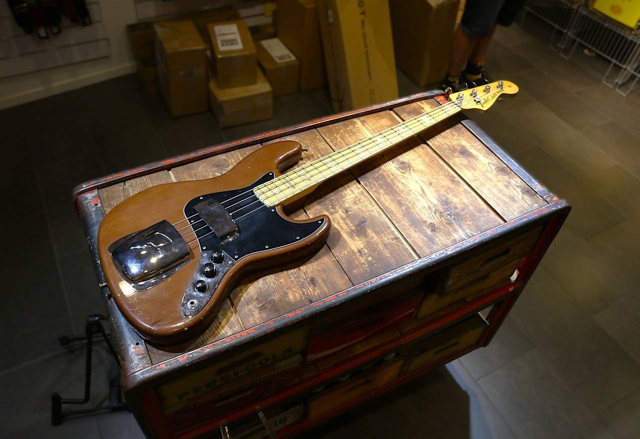 Begagnad Fender Jazz Bass frå...